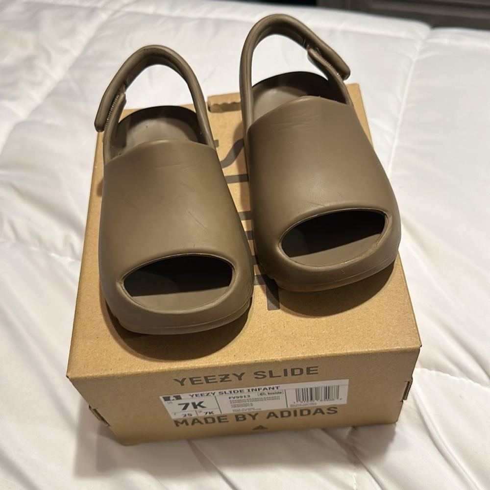 Yeezy slide infant